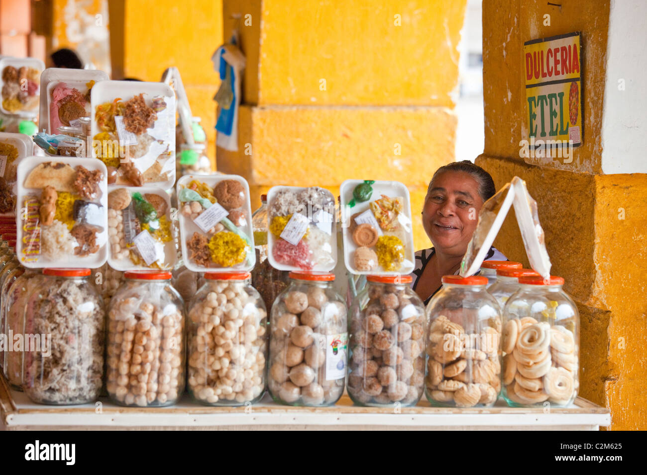 Portal de los Dulces, sweets shops in the old town, Cartagena, Colombia Stock Photo