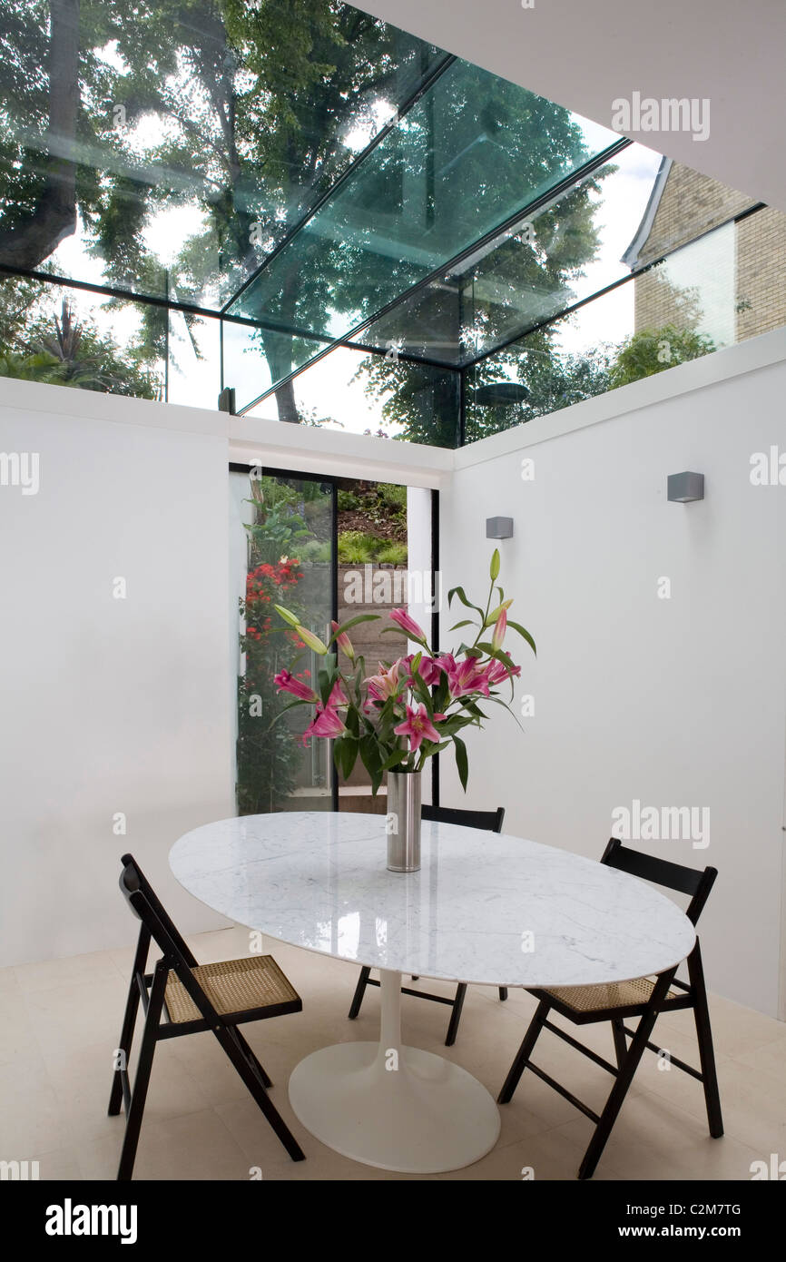 Glass Dining Room Tables With Extensions / Extendable Glass Dining Table Brooklyn By Tonin Casa Dining Tables Dining : Extension dining tables are versatile additions to your dining space.