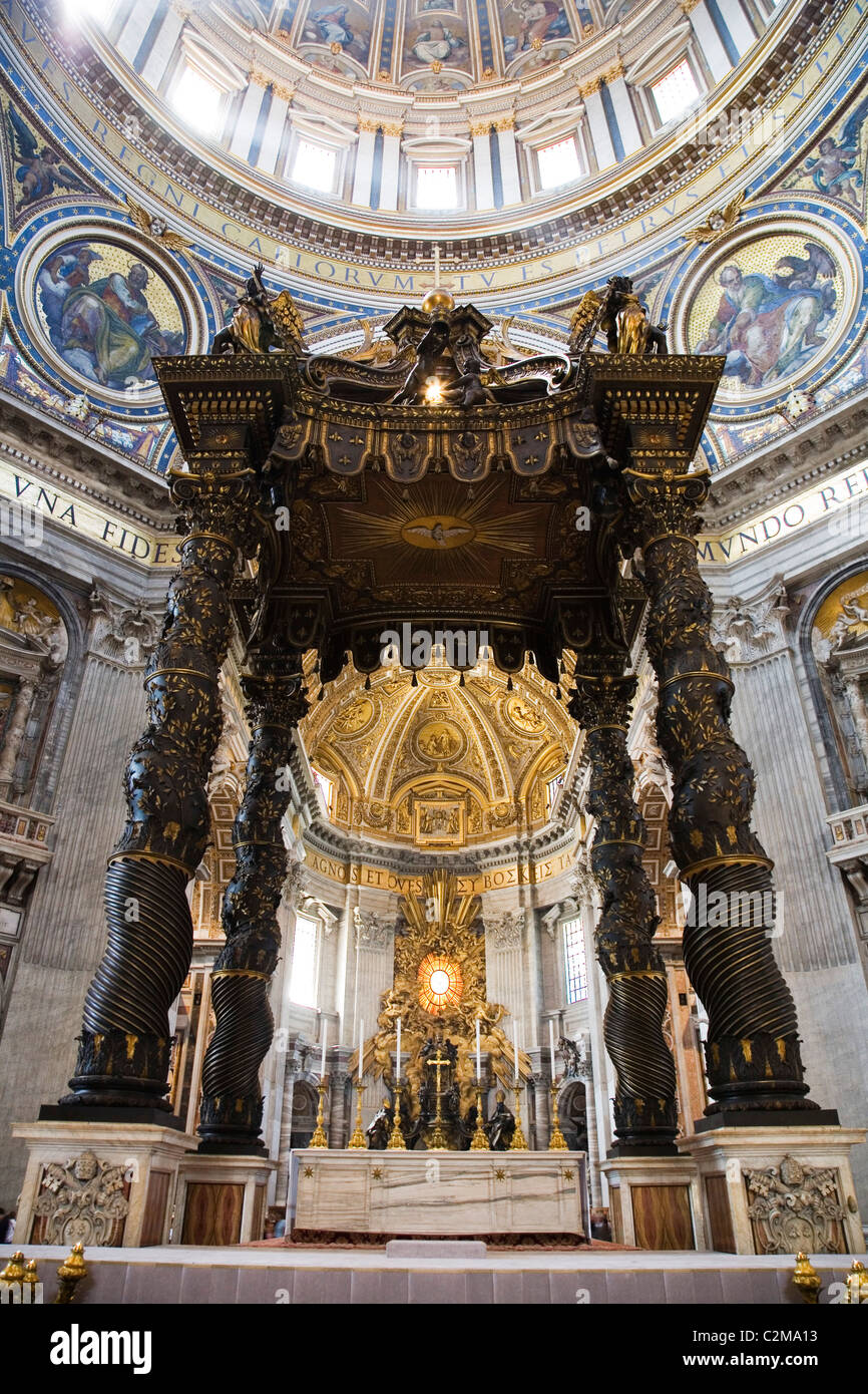 The altar, St Peter's Basilica, Vatican City, Rome, Italy Stock Photo ...