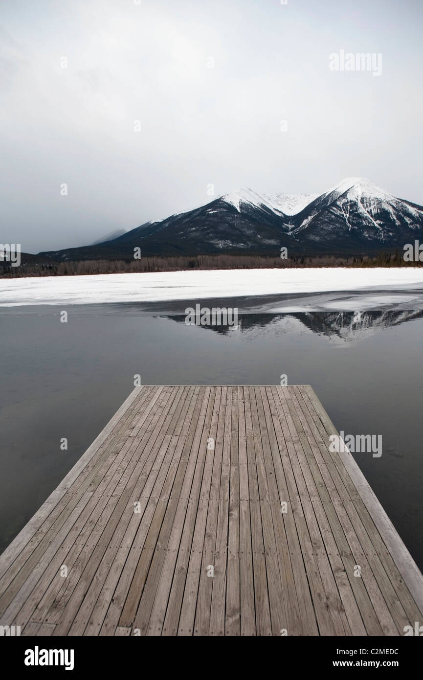 Banff Dock Banff, Alberta, Canada; Dock On A Mountain Lake Stock Photo - Alamy