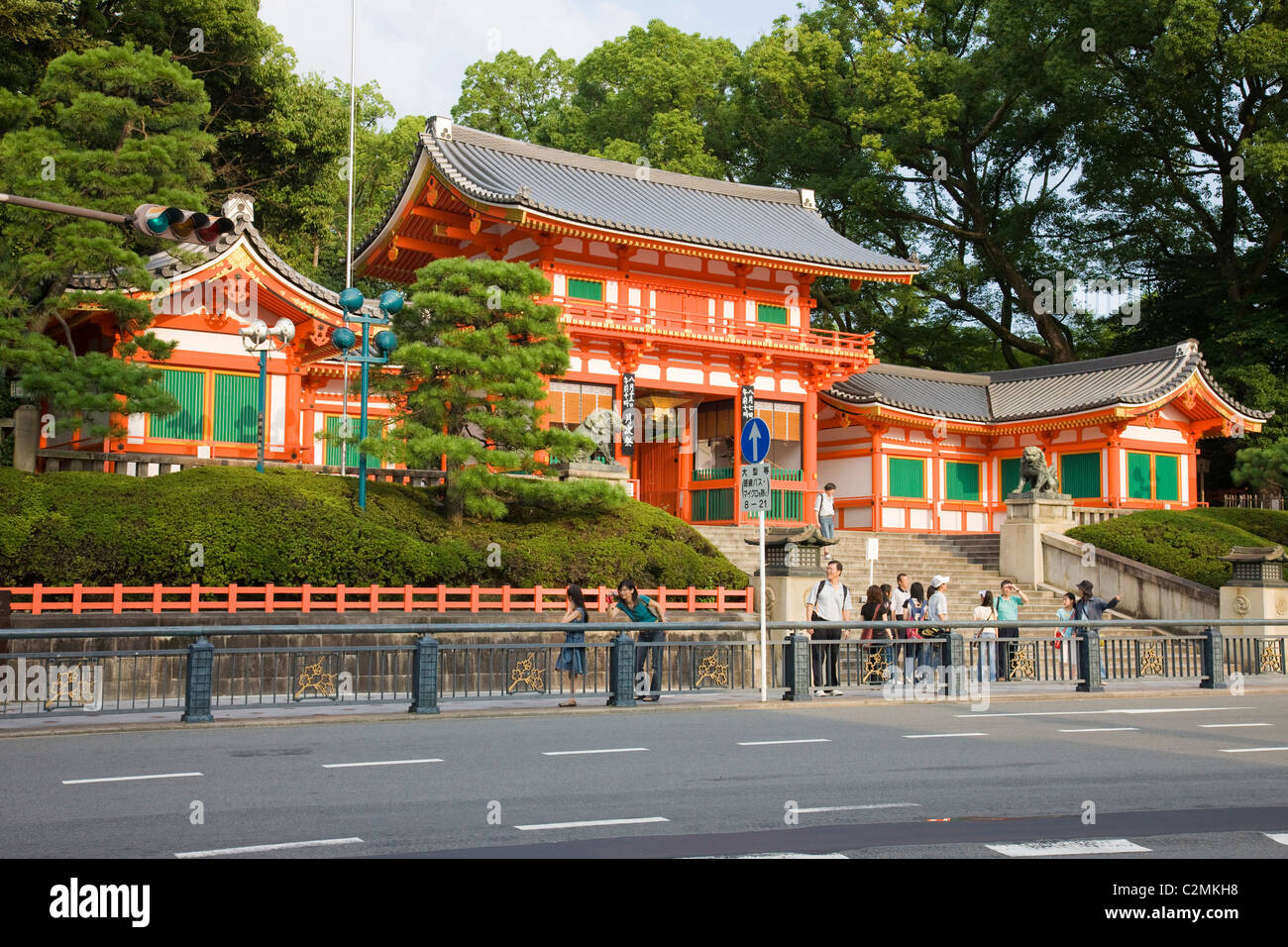 The entrance to Yasaka shrine in Gion, Kyoto, Japan Stock Photo