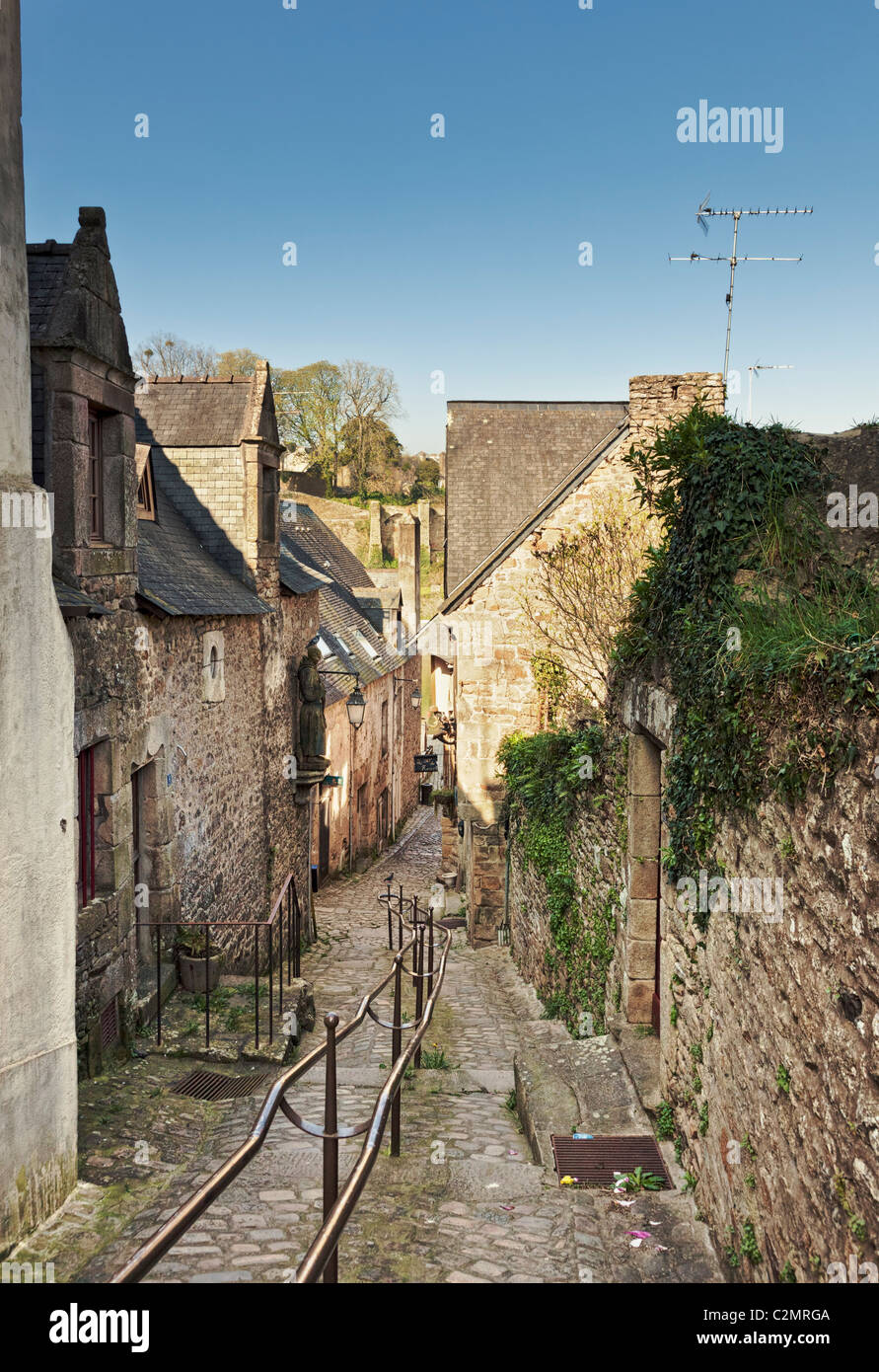 Old medieval street scene St Goustan, Auray, Morbihan, Brittany, France ...