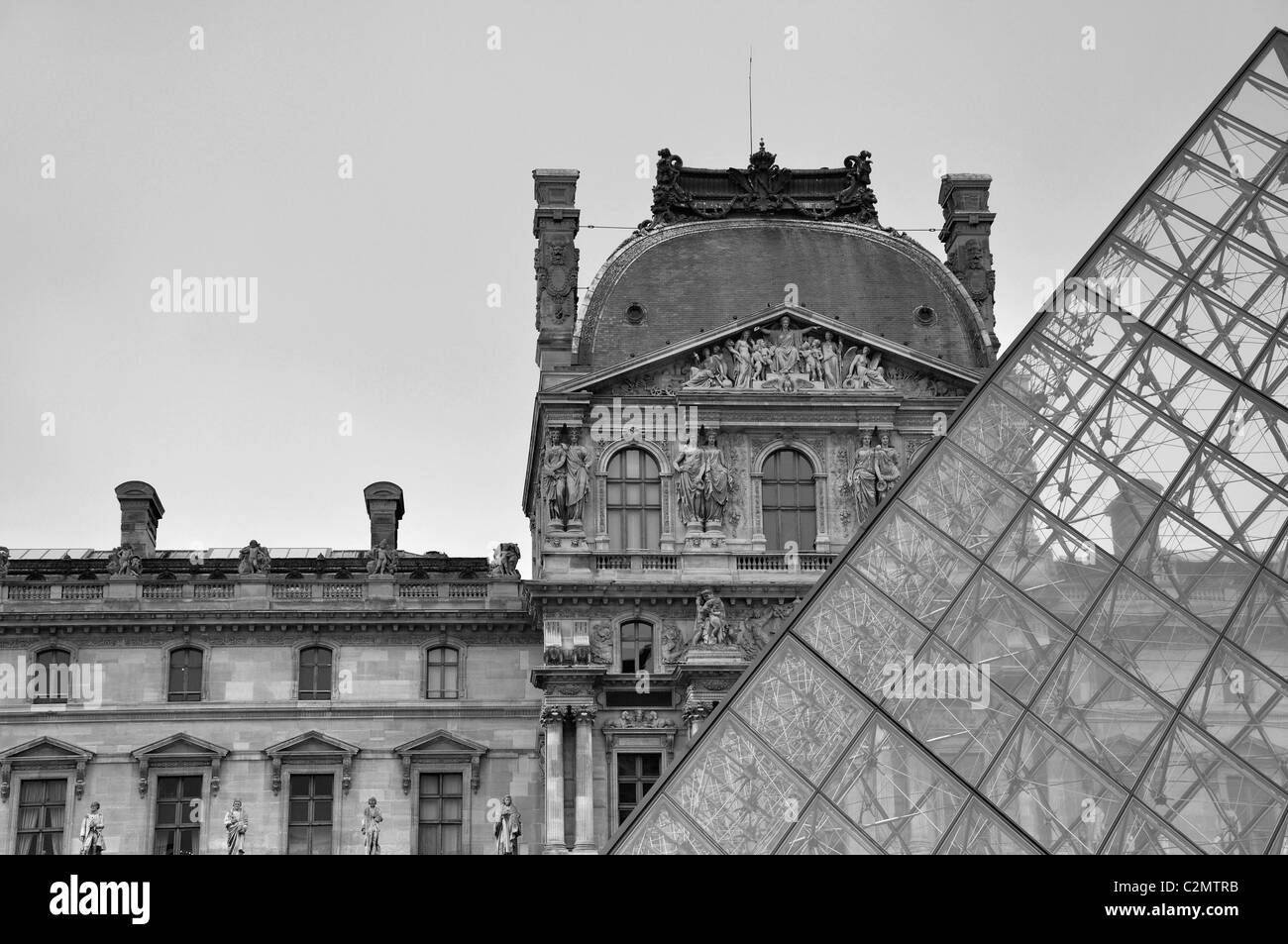 Black and white louvre museum hi-res stock photography and images - Alamy