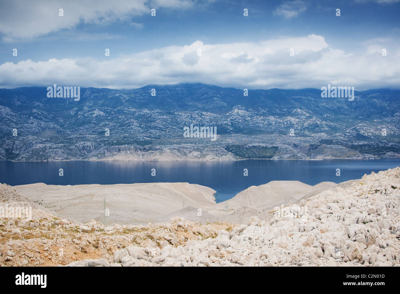 Coastal mountains on the horizon hi-res stock photography and images ...