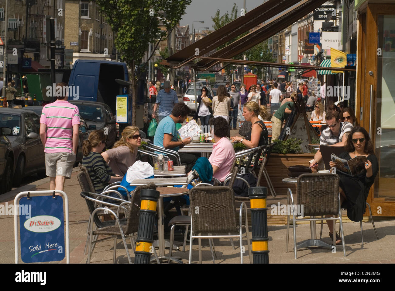 Northcote  Road Clapham London Borough of Wandsworth. SW11 Group crowds of people eating outside cafe society, crowded Saturday shoppers. HOMER SYKES Stock Photo