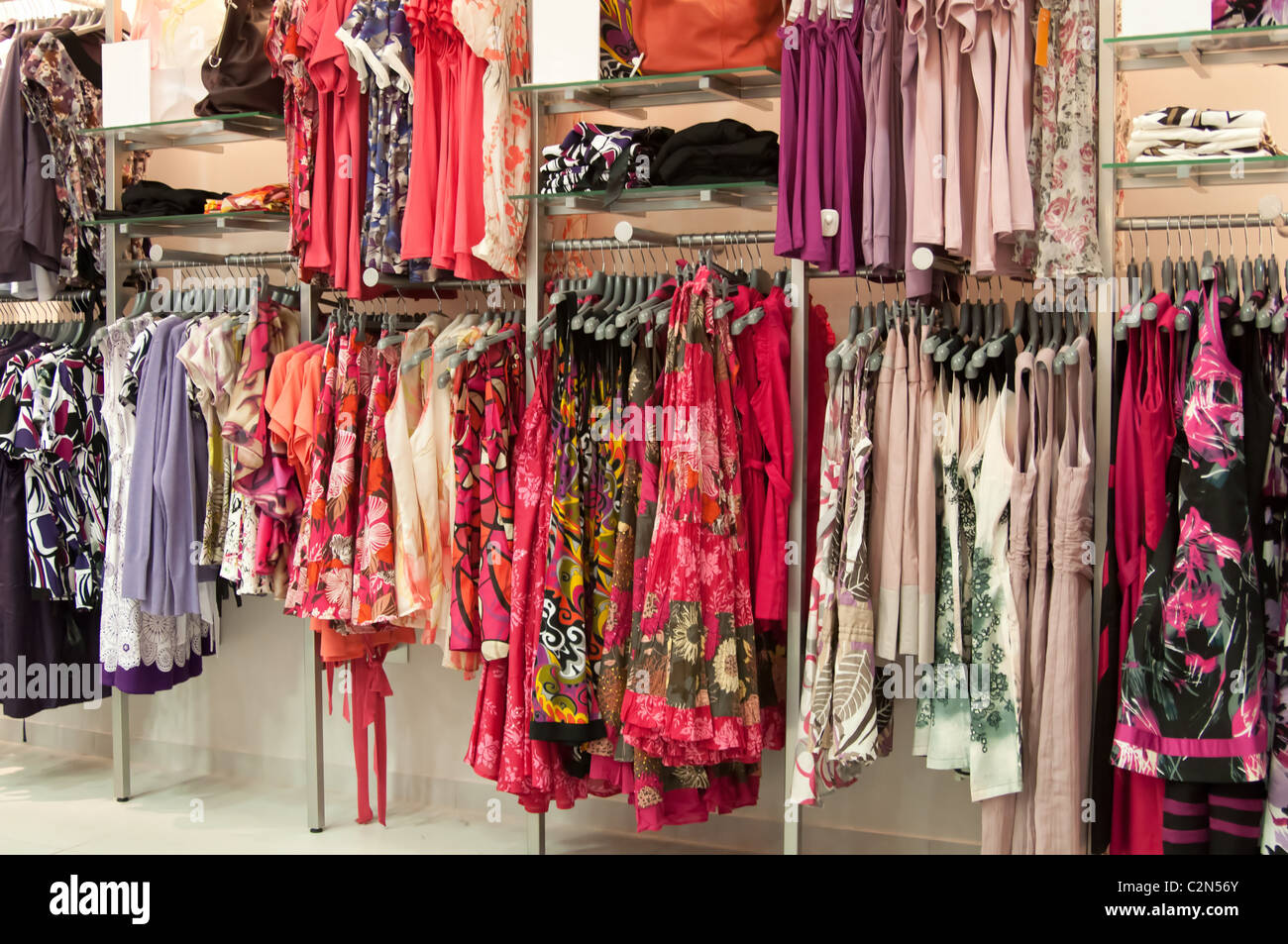 Cloth shop hi-res stock photography and images - Alamy