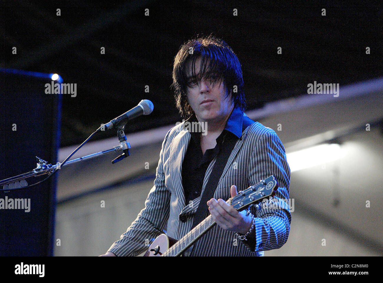 Troy Van Leeuwen from Queens of the Stone Age performing live in ...