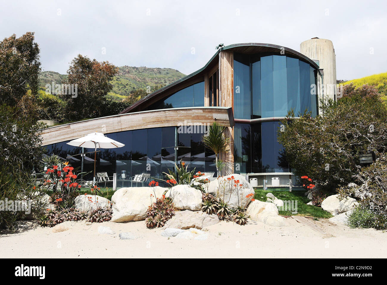 Courteney Cox's Beach house in Malibu Los Angeles, California 29.03.