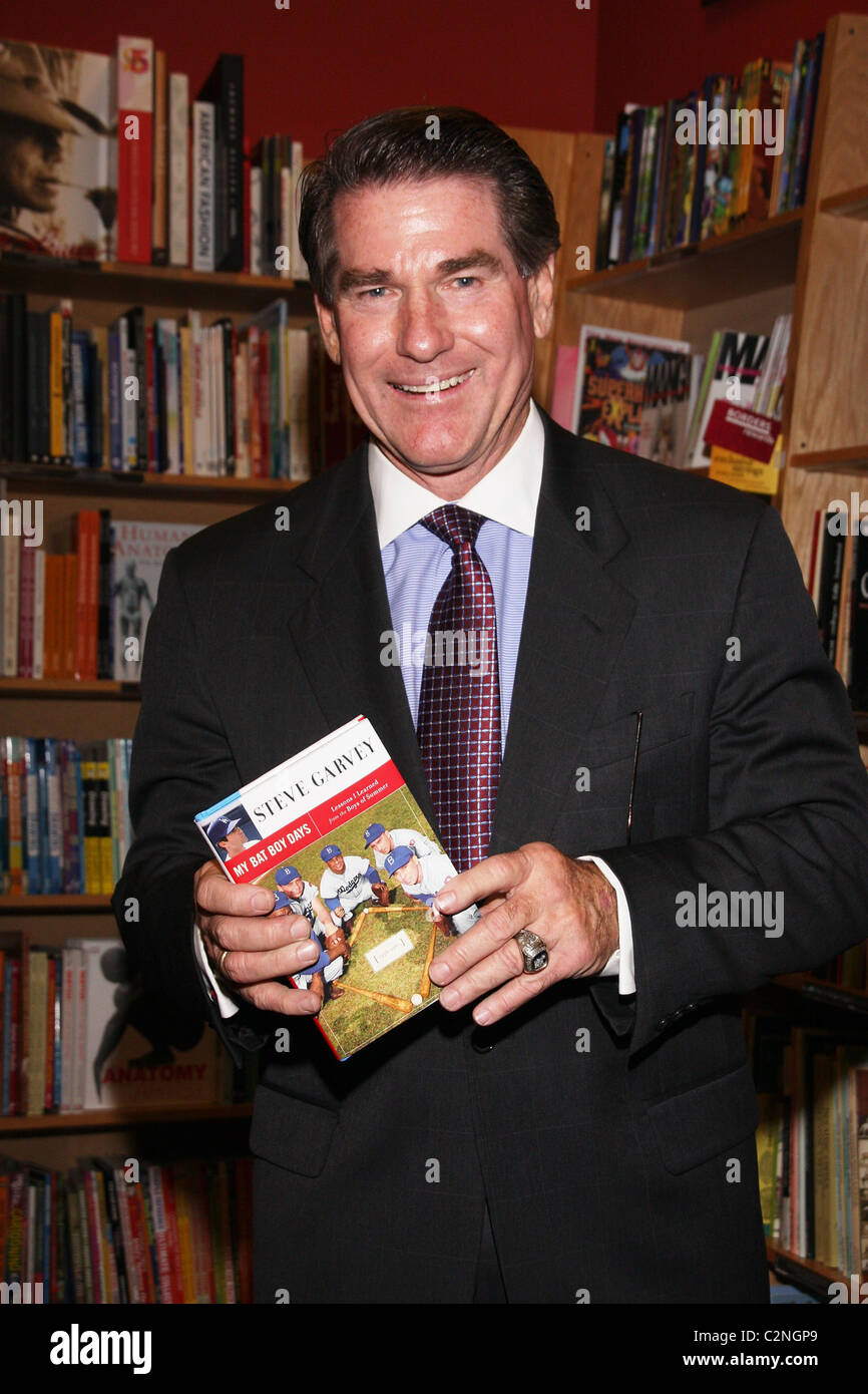 Former Dodgers star Steve Garvey signs his new book 'My Bat Boy Days ...