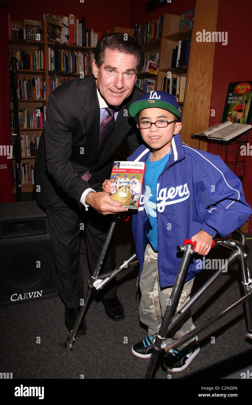 Former Dodgers star Steve Garvey signs his new book 'My Bat Boy Days ...