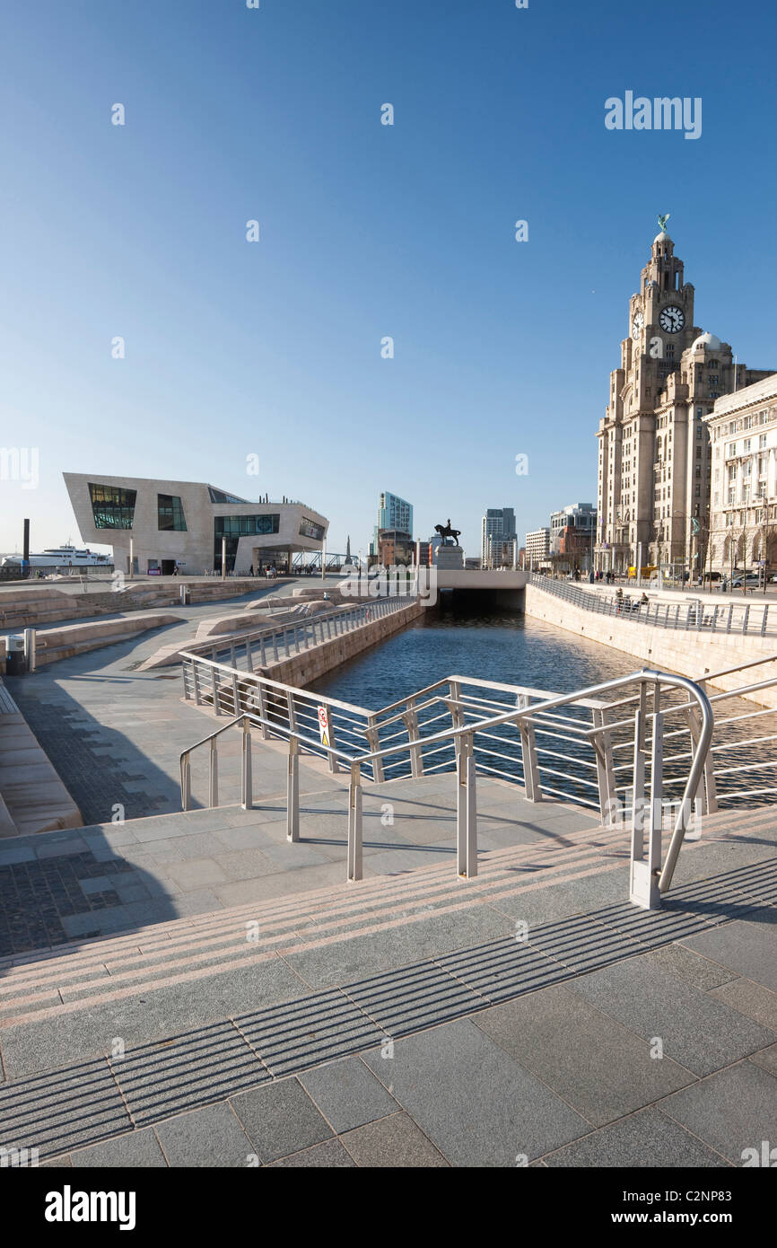 The Liver Building and new Ferry Terminal Building, a new branch of the Beatles Story Museum at the The Canal Link, Pier Head Stock Photo