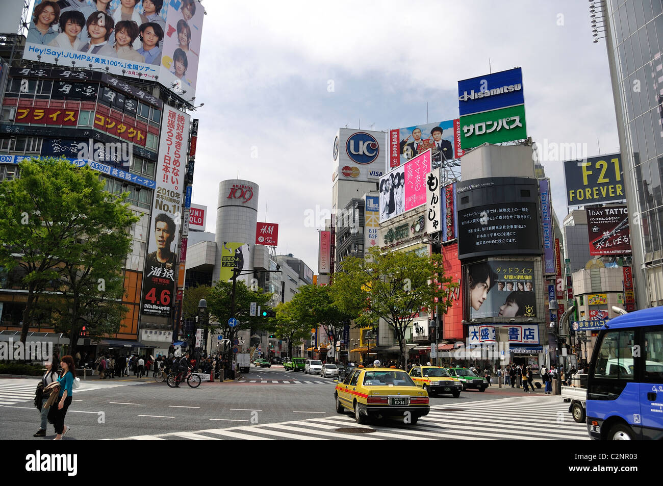 Shibuya crossing and surrounding commercial buildings (109) in Shibuya (Tokyo, Japan) Stock Photo