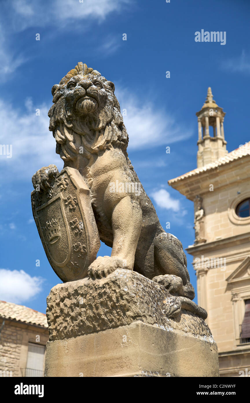 Lion statue shield hires stock photography and images Alamy