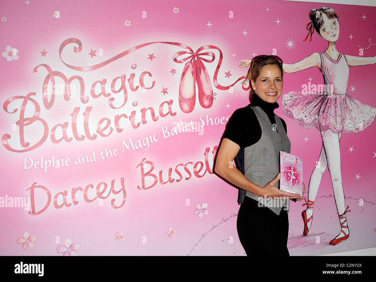 Darcey Bussell promotes the Magic Ballerina, a series of childrens Stock  Photo - Alamy