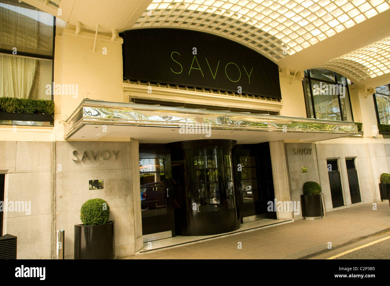 Savoy hotel London England Stock Photo Alamy