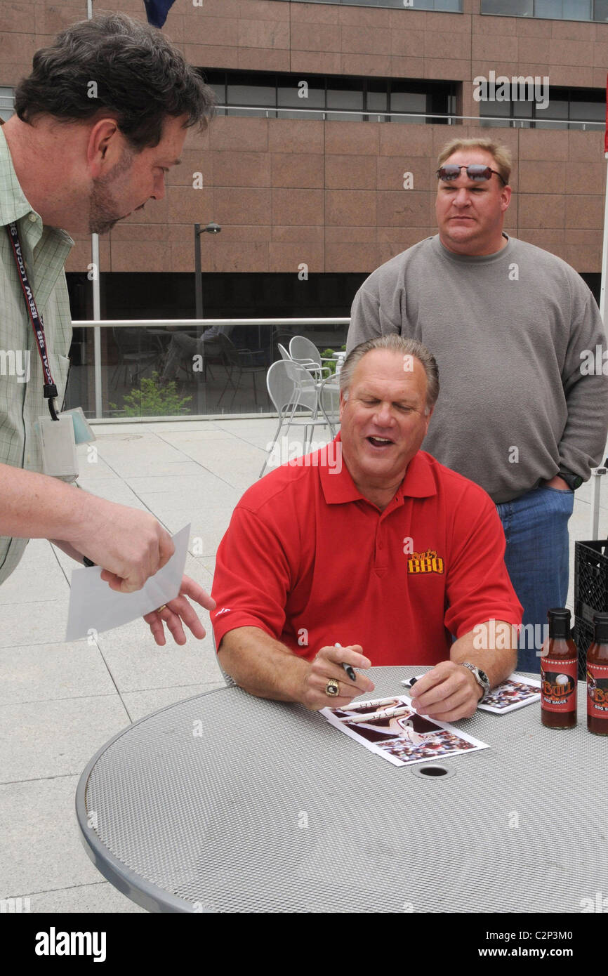 Former Phillies player Greg Luzinski signs his new rib sauce 'The Bull' in  conjunction with Hatfield Quality Meats kickoff to Stock Photo - Alamy