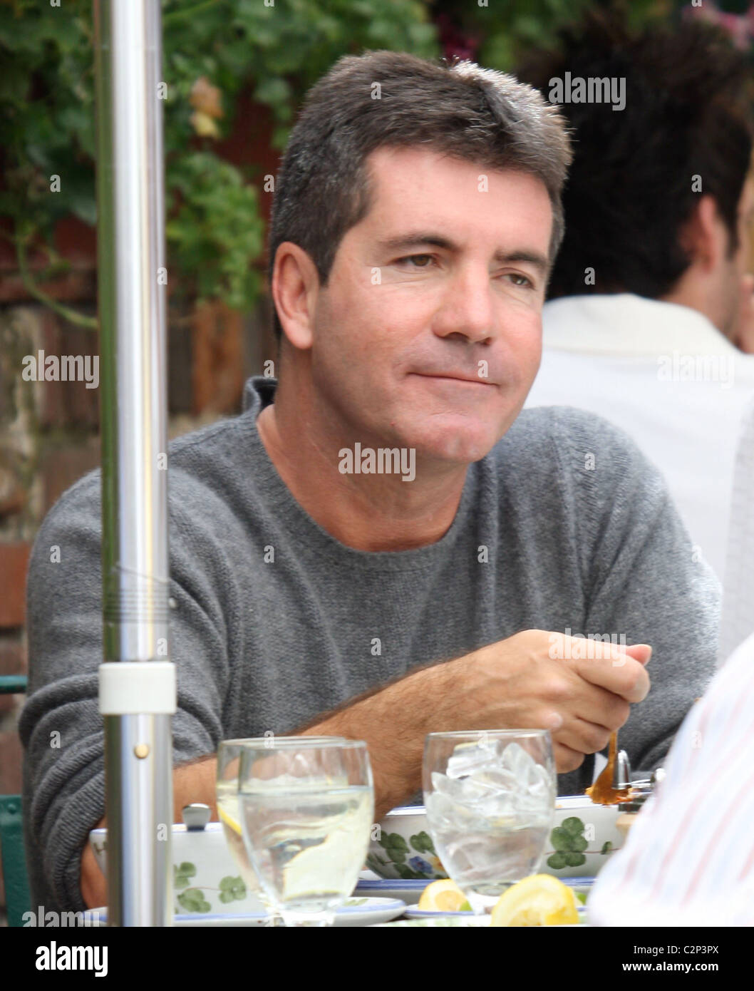 Paparazzi simon cowell hi-res stock photography and images - Alamy