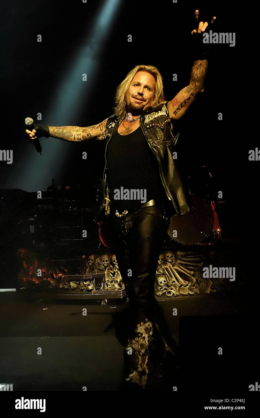 Vince Neil Motley Crue Performing Live At The Apollo Hammersmith London