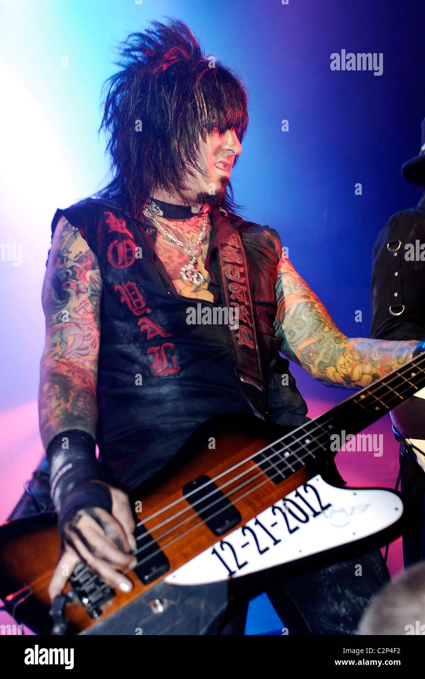 【のサイズ】 Motley Crue Nikki Sixx 世界限定3000体 新品未開封 コレクショ