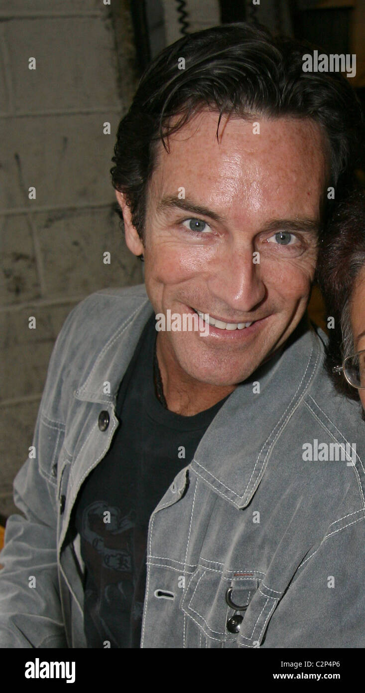 Survivor' host Jeff Probst leaving ABC Studios after appearing on 'Live(02)