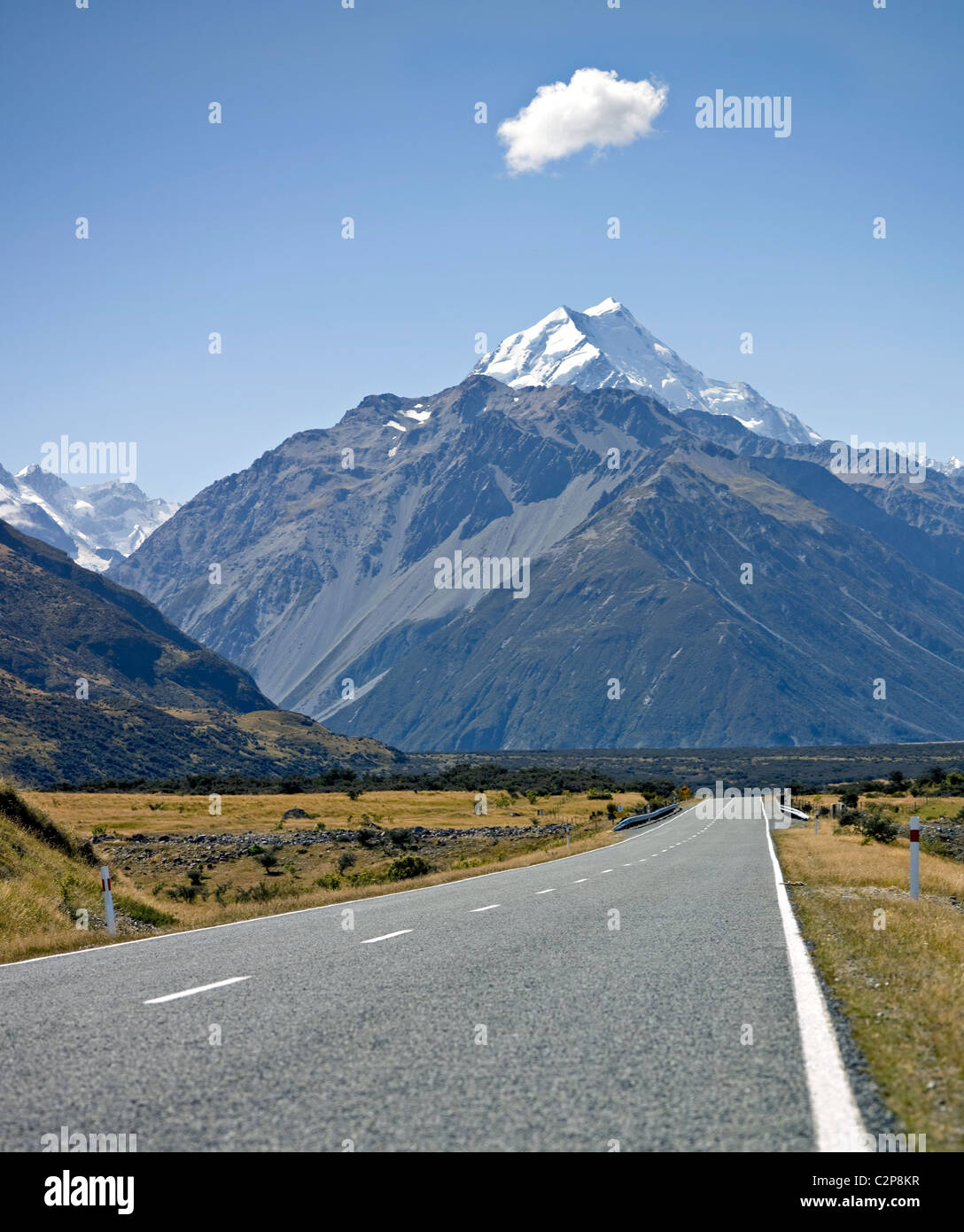The road to Mount Cook, Aoraki, New Zealand Stock Photo