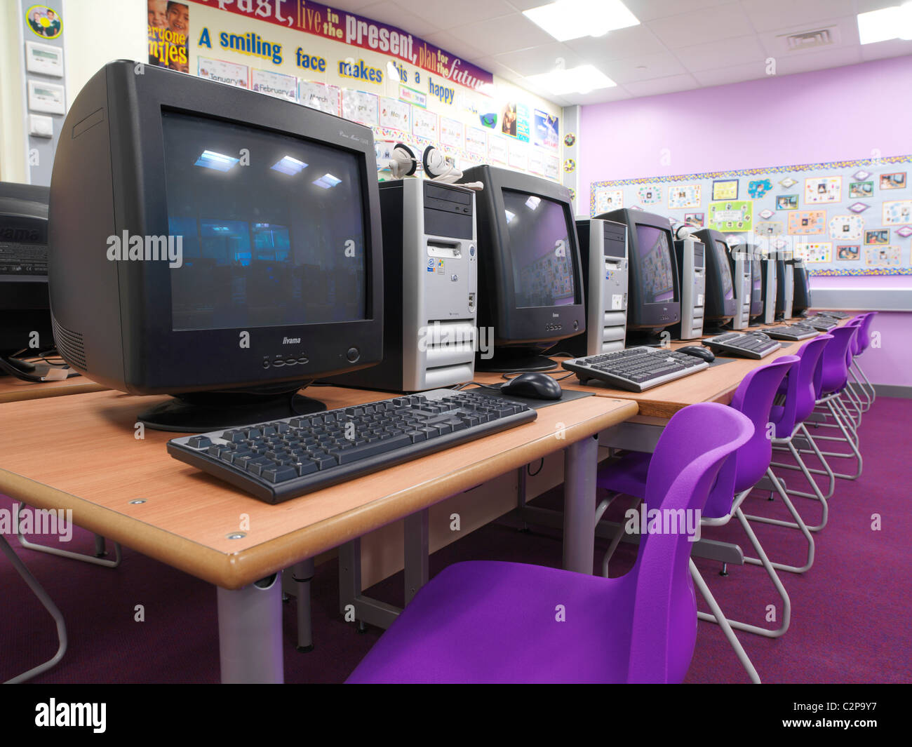 School computer lab hi-res stock photography and images - Alamy