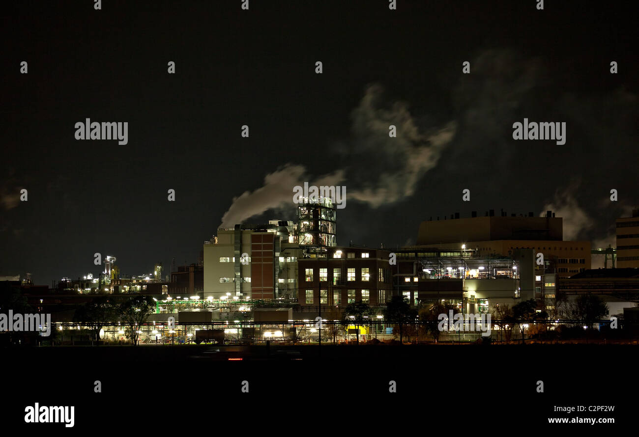 Chemische Fabrik bei Nacht Stock Photo