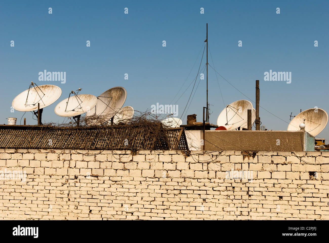 Satellite antennas hires stock photography and images Alamy