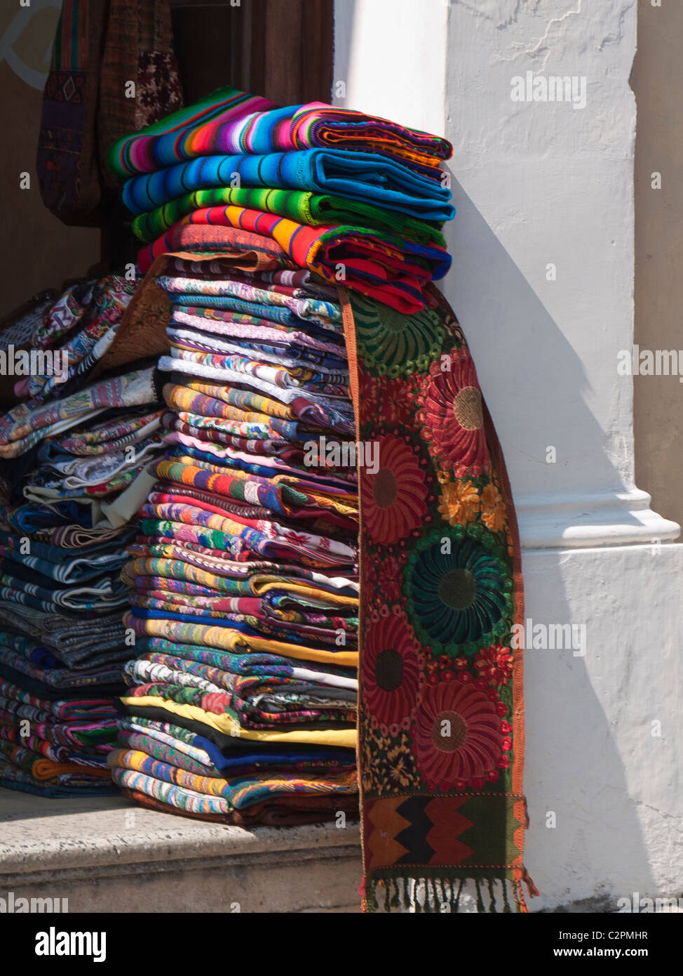 Guatemalan blankets hi-res stock photography and images - Alamy
