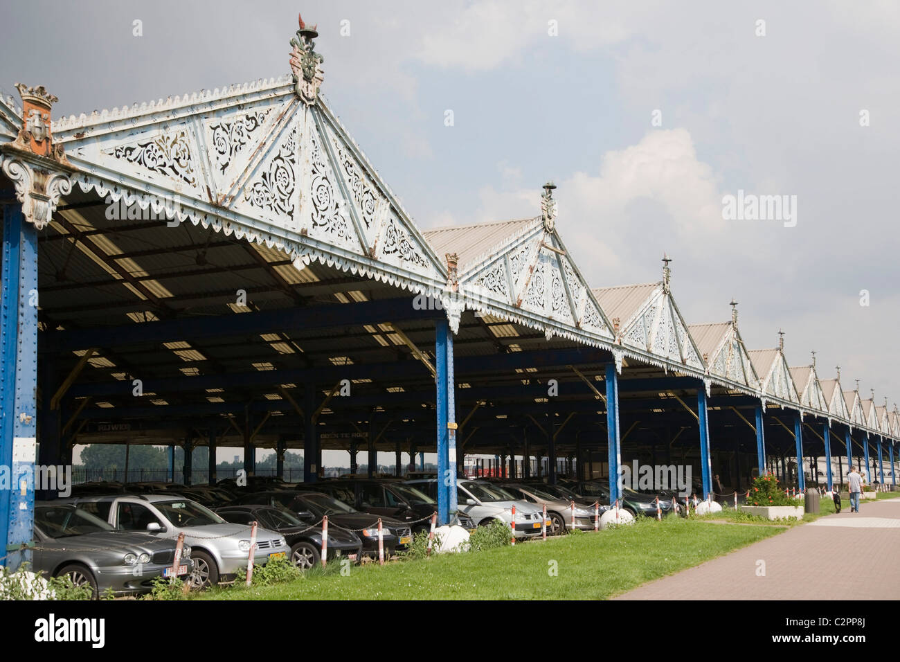 Parking. Noorderterras-Zuiderterras riverside promenade. Wandelterras Zuid.  Antwerp. Belgium Stock Photo - Alamy