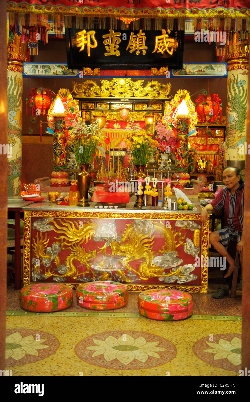 inside Siang Kong Shrine, Chinatown, Bangkok, thailand Stock Photo Alamy