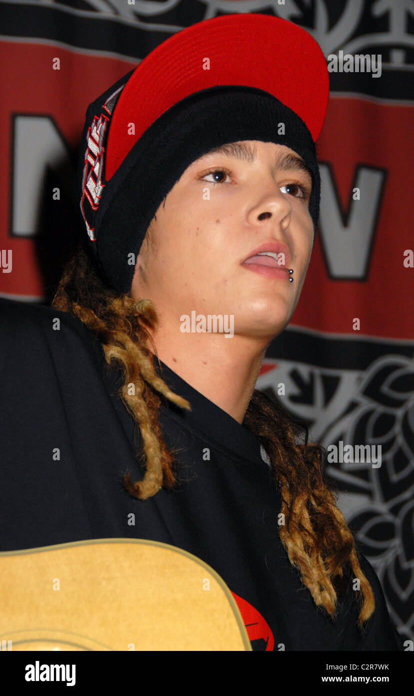 Tom Kaulitz and Bill Kaulitz of the German band Tokio Hotel at an album  signing at Virgin Megastore in Times Square New York Stock Photo - Alamy