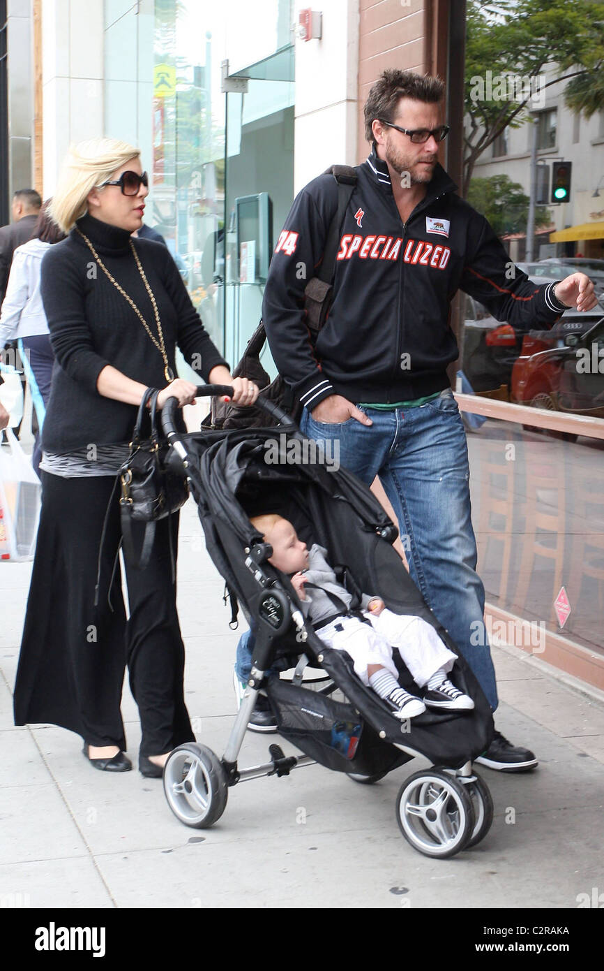 Tori Spelling, Dean McDermott , and son Liam Aaron go to Nate'n AL Los ...