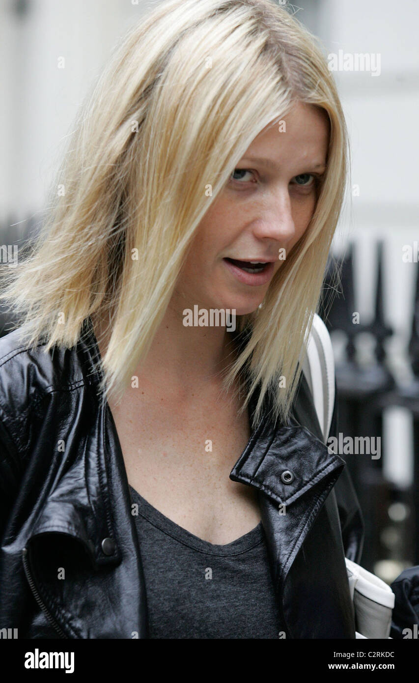Gwyneth Paltrow leaving Madonna's residence sporting a new hairdo London,  England  Stock Photo - Alamy