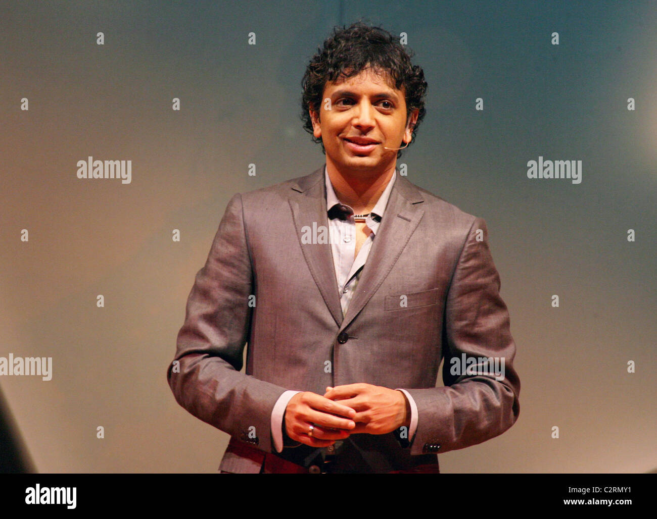 M. Night Shyamalan announces he will direct the movie 'Avatar: The Last ...