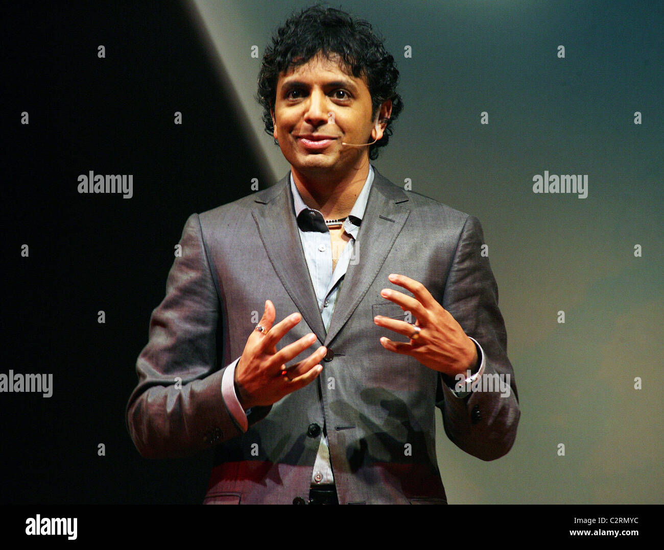 M. Night Shyamalan announces he will direct the movie 'Avatar: The Last ...