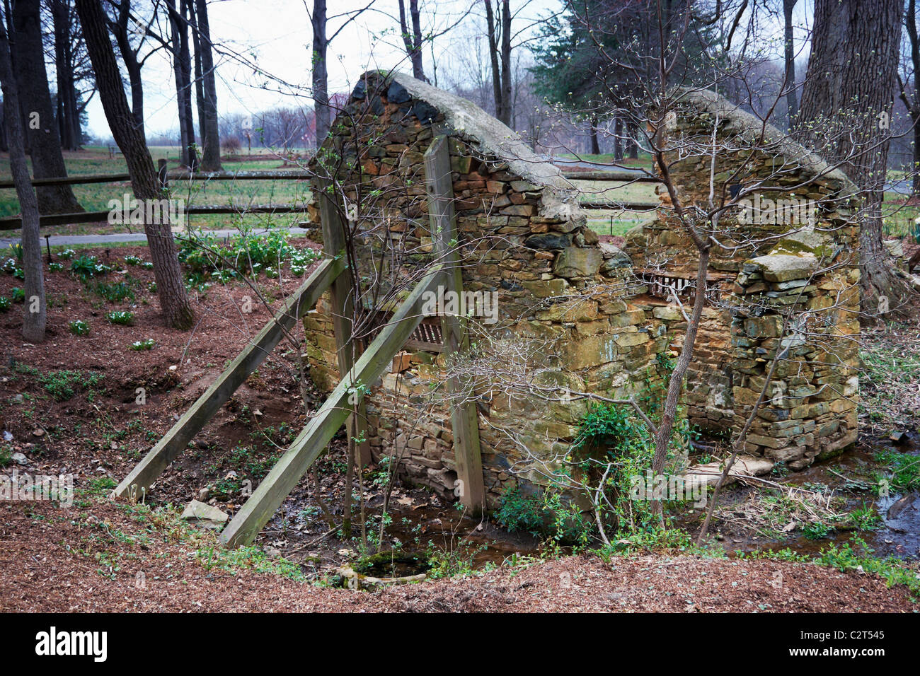 Springhouse hi-res stock photography and images - Alamy