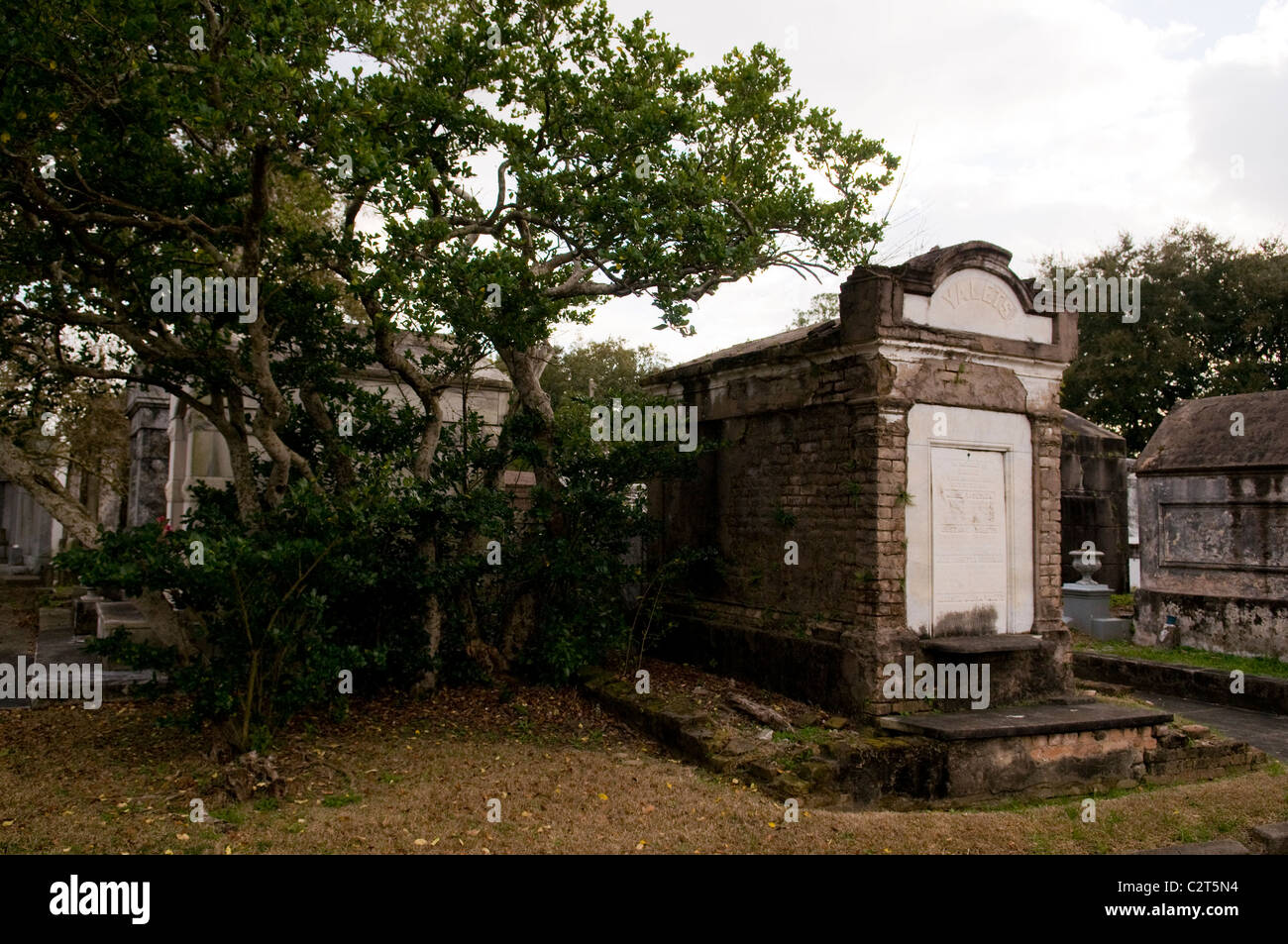 1800's mausoleum in New Orleans historic cemetery (Lakelawn Memorial) Stock Photo