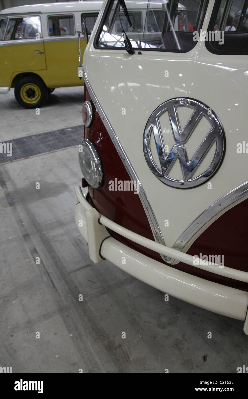 Volkswagen emblem hi-res stock photography and Page 12 - Alamy