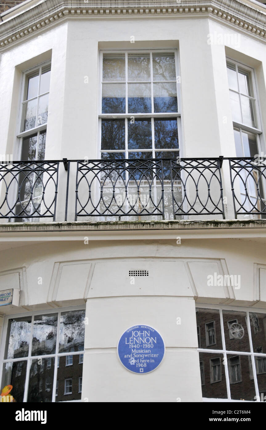 John Lennon Beatle Montagu Square blue plaque lived here 1968 Hippy Yoko Ono Peace protest Stock Photo