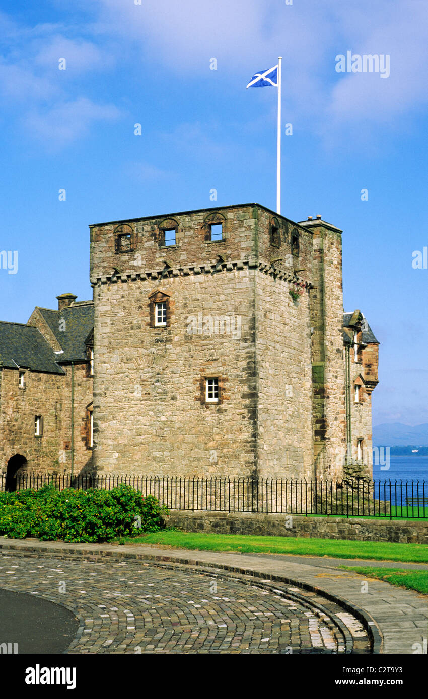Port Glasgow, Newark Castle, Scotland, Scottish flag castles Clyde Estuary Strathclyde UK Stock Photo