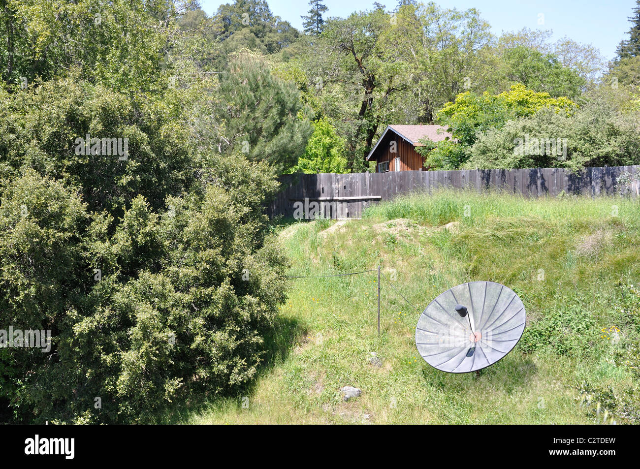 Satellite dish house usa hi-res stock photography and images - Alamy