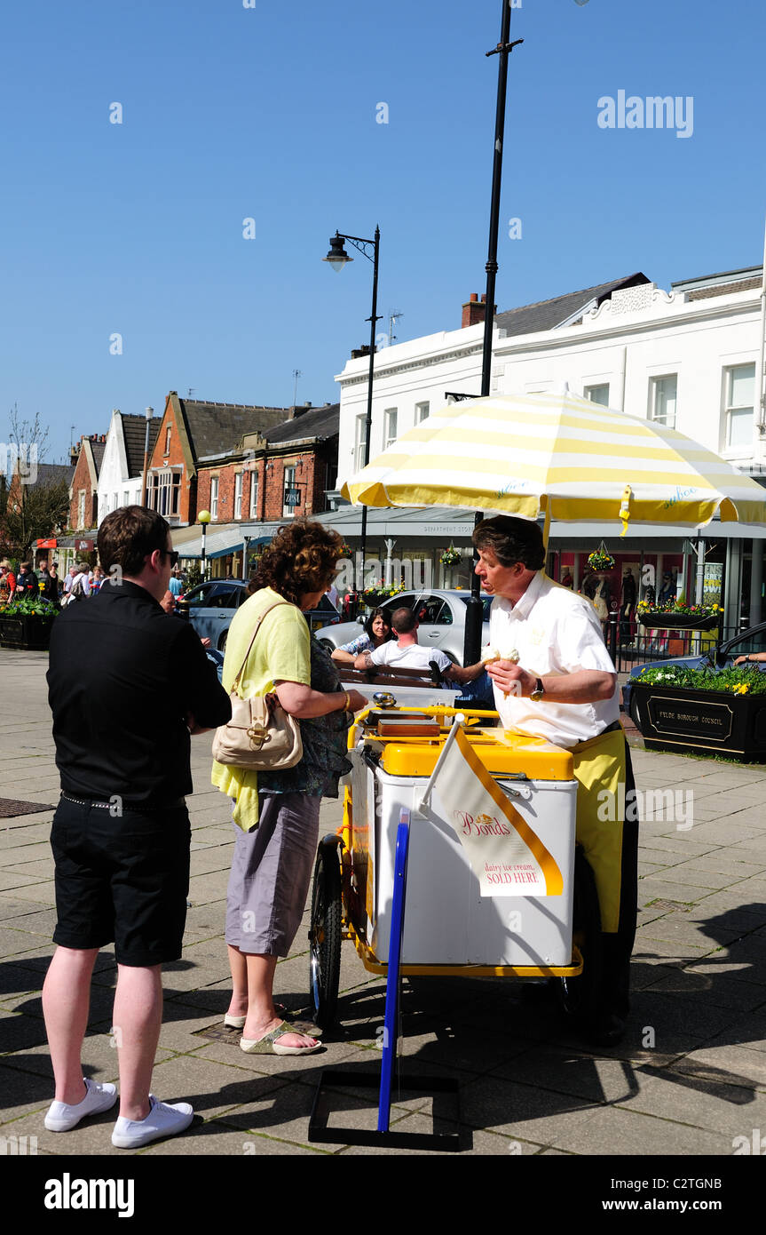 Lytham Lancashire England.Icecream Man Stock Photo Alamy