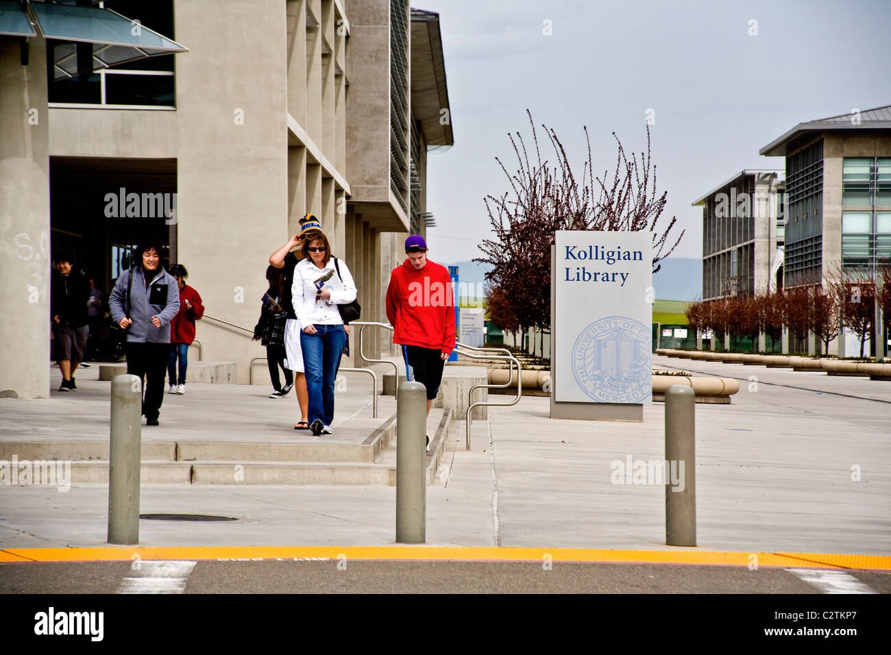 Students stroll outside the Leo and Dottie Kolligian Library at the University of California, Merced. Stock Photo