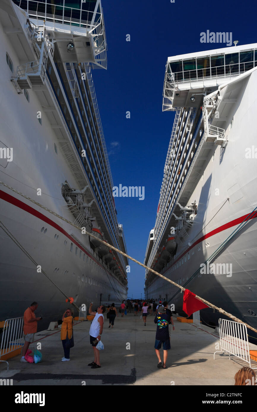 Cozumel mexico cruise pier hi-res stock photography and images - Alamy