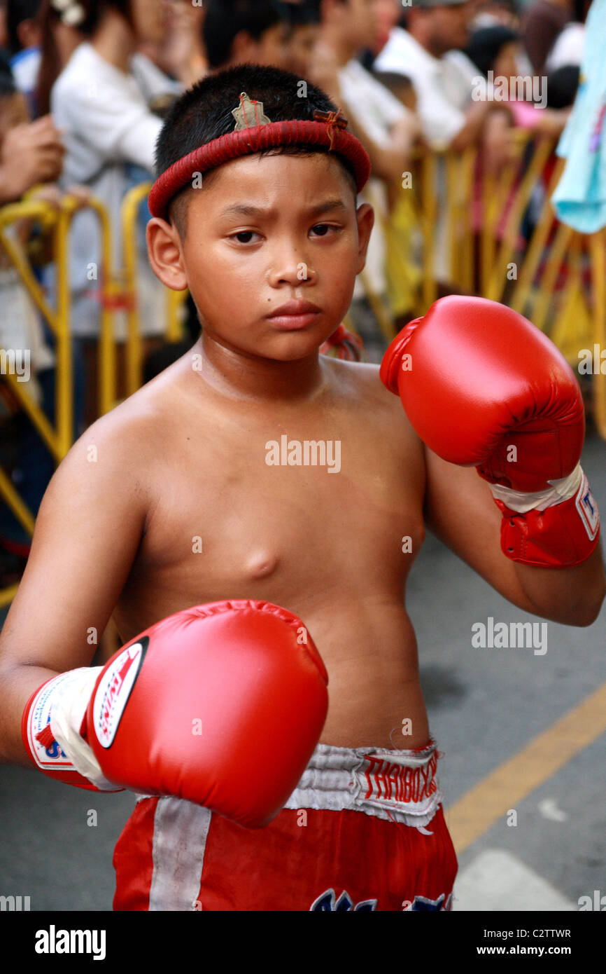 Boy thai boxing hires stock photography and images Alamy