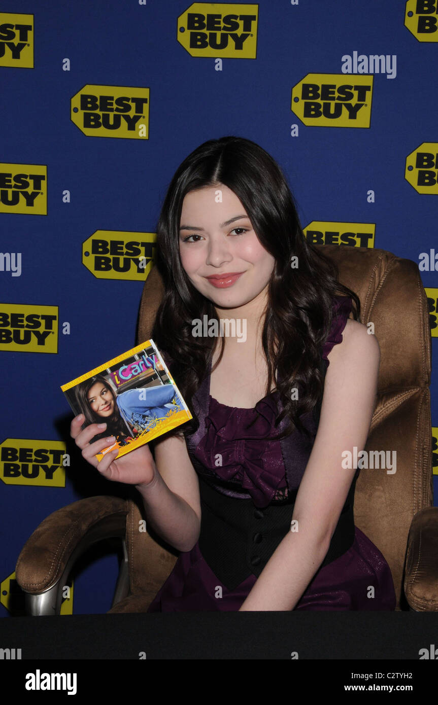 iCarly' star Miranda Cosgrove shopping with a friend in Hollywood Los  Angeles, California - 01.05.09 Owen Beiny Stock Photo - Alamy