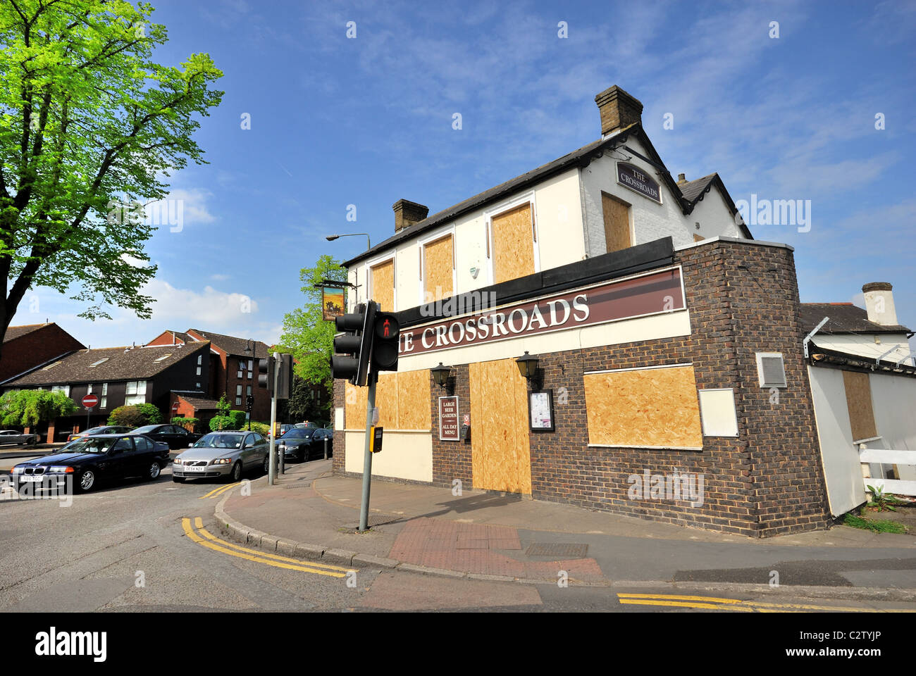 Closed down 'The Crossroads' pub in Shepperton Stock Photo