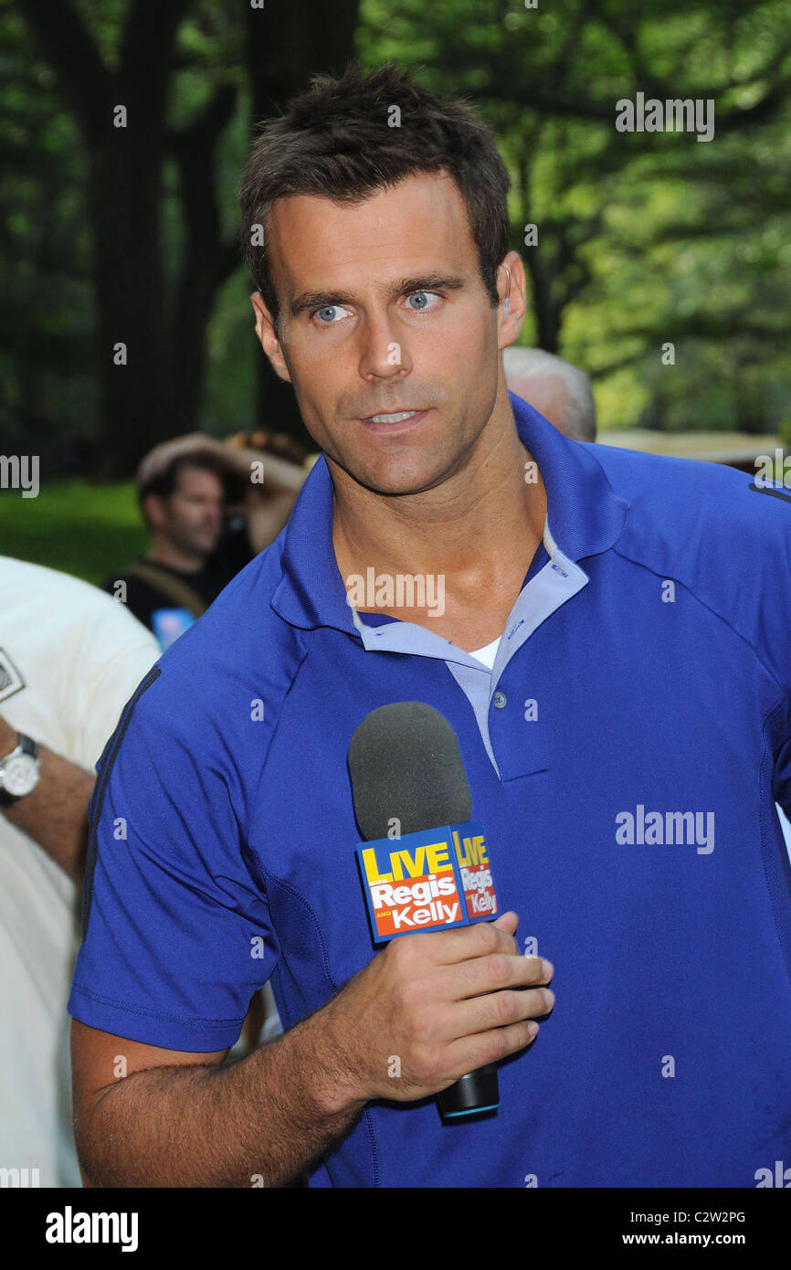 Kelly ripa high heels hi-res stock photography and images - Alamy