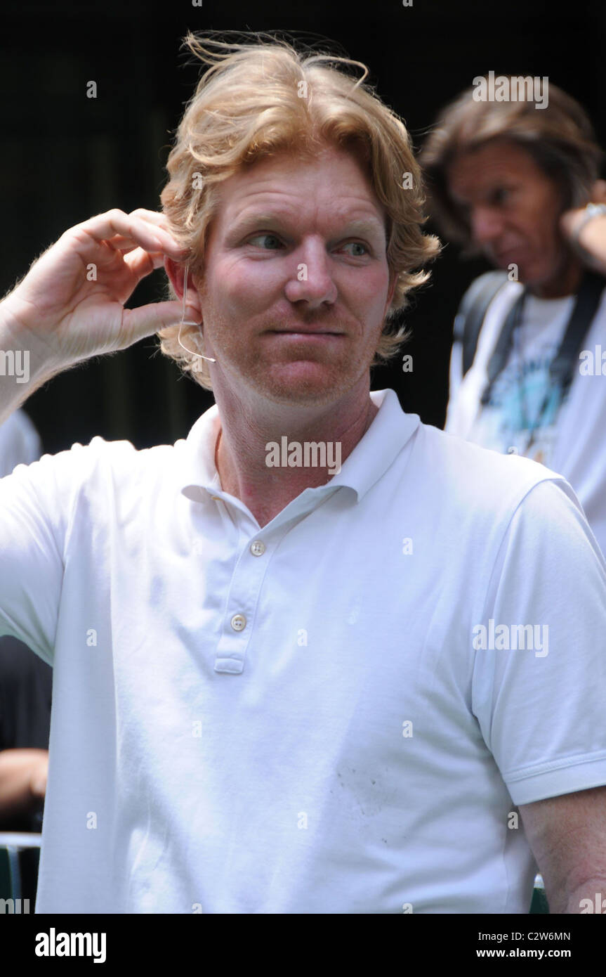 Jim Courier Monica Seles and Jim Courier compete on a pop up tennis court on Fifth Avenue to celebrate the start of Wimbledon Stock Photo